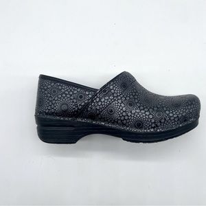 Dansko Pro XP Womens Black Medallion Embossed Patent Leather Slip Resistant EU38